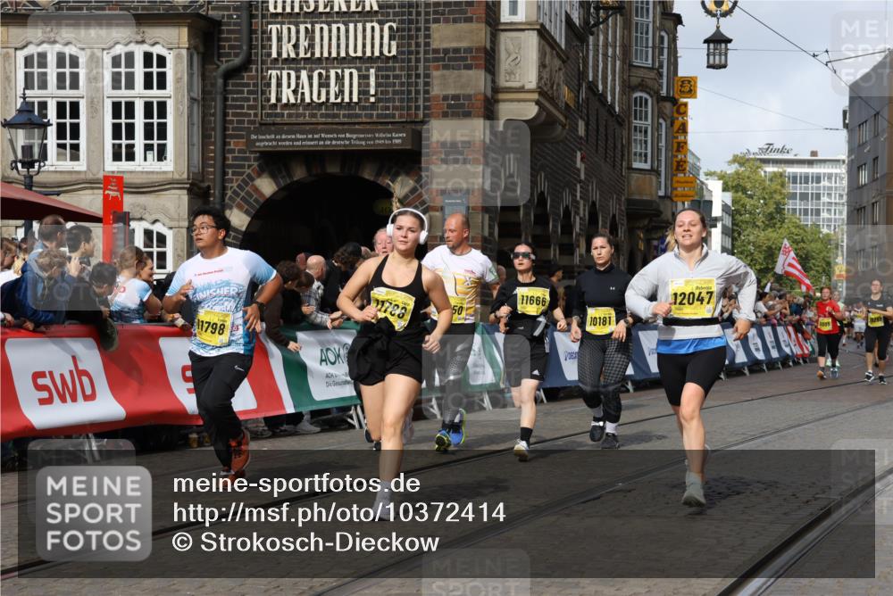13.09.2026 - 21. swb-Marathon Bremen Strokosch-Dieckow http://msf.ph/oto/10372414 13.09.2026 11:01:39 Ziel 10560, 10647, 10648, 10678, 10892, 11260, 11306, 11459, 11467, 11681, 11682, 11751, 11788, 11796, 11813, 11816, 11969, 11970, 12047, 12062, 12245, 12283, 12390, 12391, 10332, 10409, 10444, 11075, 11115, 11150, 11369, 11412, 11413, 11479, 11486, 11668, 11747, 11859, 11985, 11986, 12379, 12412, 12466 meine-sportfotos.de