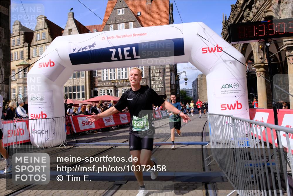 13.09.2026 - 21. swb-Marathon Bremen Tim E. http://msf.ph/oto/10372458 13.09.2026 13:09:25 Ziel 1241, 1925, 2287, 2291, 2909, 4384, 4898, 5383, 5636, 7262, 8120, 8830, 9904, 10044 meine-sportfotos.de