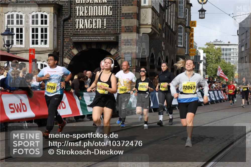 13.09.2026 - 21. swb-Marathon Bremen Strokosch-Dieckow http://msf.ph/oto/10372476 13.09.2026 11:01:39 Ziel 10560, 10647, 10648, 10678, 10892, 11260, 11306, 11459, 11467, 11681, 11682, 11751, 11788, 11796, 11813, 11816, 11969, 11970, 12047, 12062, 12245, 12283, 12390, 12391, 10332, 10409, 10444, 11075, 11115, 11150, 11369, 11412, 11413, 11479, 11486, 11668, 11747, 11859, 11985, 11986, 12379, 12412, 12466 meine-sportfotos.de
