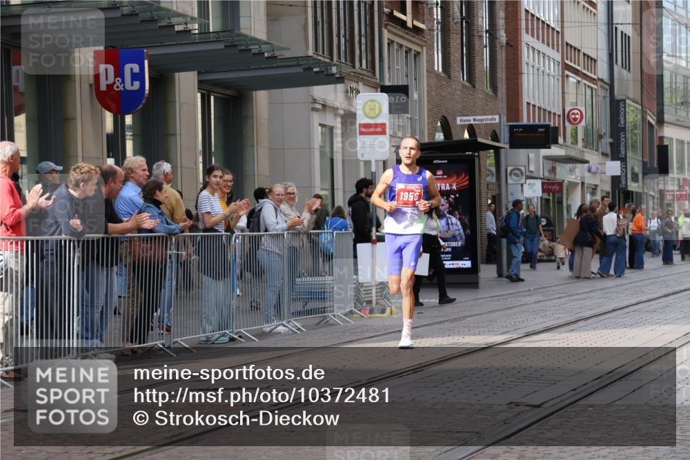 13.09.2026 - 21. swb-Marathon Bremen Strokosch-Dieckow http://msf.ph/oto/10372481 13.09.2026 12:17:54 Ziel 1956 meine-sportfotos.de