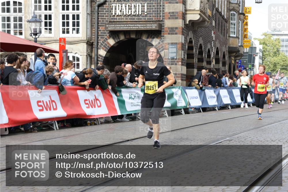 13.09.2026 - 21. swb-Marathon Bremen Strokosch-Dieckow http://msf.ph/oto/10372513 13.09.2026 11:01:45 Ziel 10181, 10251, 10560, 10647, 10648, 10678, 11260, 11306, 11324, 11459, 11467, 11550, 11551, 11666, 11751, 11788, 11796, 11798, 11813, 11816, 11969, 11970, 12047, 12062, 12245, 12390, 12391, 10257, 10409, 10444, 10817, 11115, 11268, 11369, 11412, 11413, 11436, 11859, 12095, 12379, 12412, 12466 meine-sportfotos.de