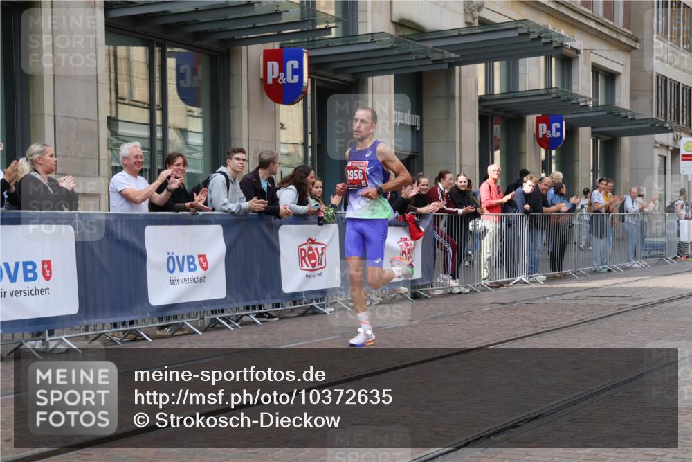 13.09.2026 - 21. swb-Marathon Bremen Strokosch-Dieckow http://msf.ph/oto/10372635 13.09.2026 12:17:57 Ziel 1956 meine-sportfotos.de