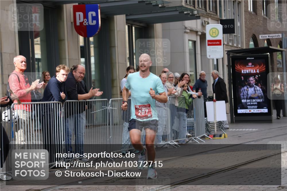 13.09.2026 - 21. swb-Marathon Bremen Strokosch-Dieckow http://msf.ph/oto/10372715 13.09.2026 12:19:24 Ziel 207 meine-sportfotos.de