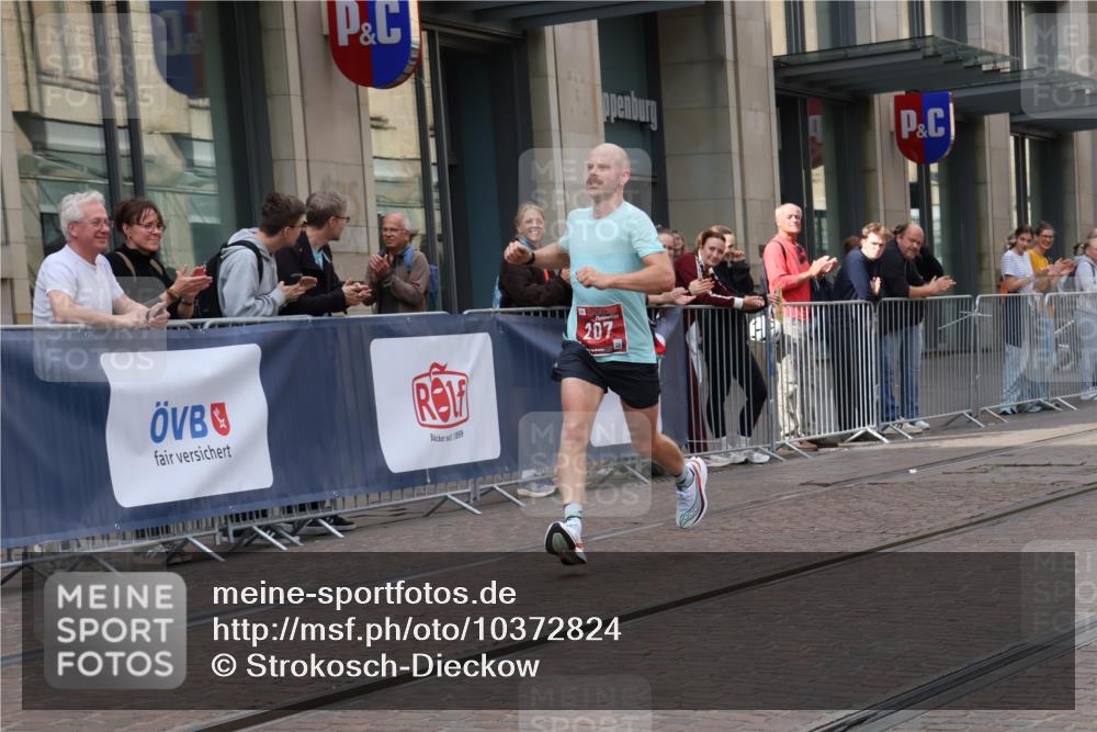 13.09.2026 - 21. swb-Marathon Bremen Strokosch-Dieckow http://msf.ph/oto/10372824 13.09.2026 12:19:25 Ziel 207 meine-sportfotos.de
