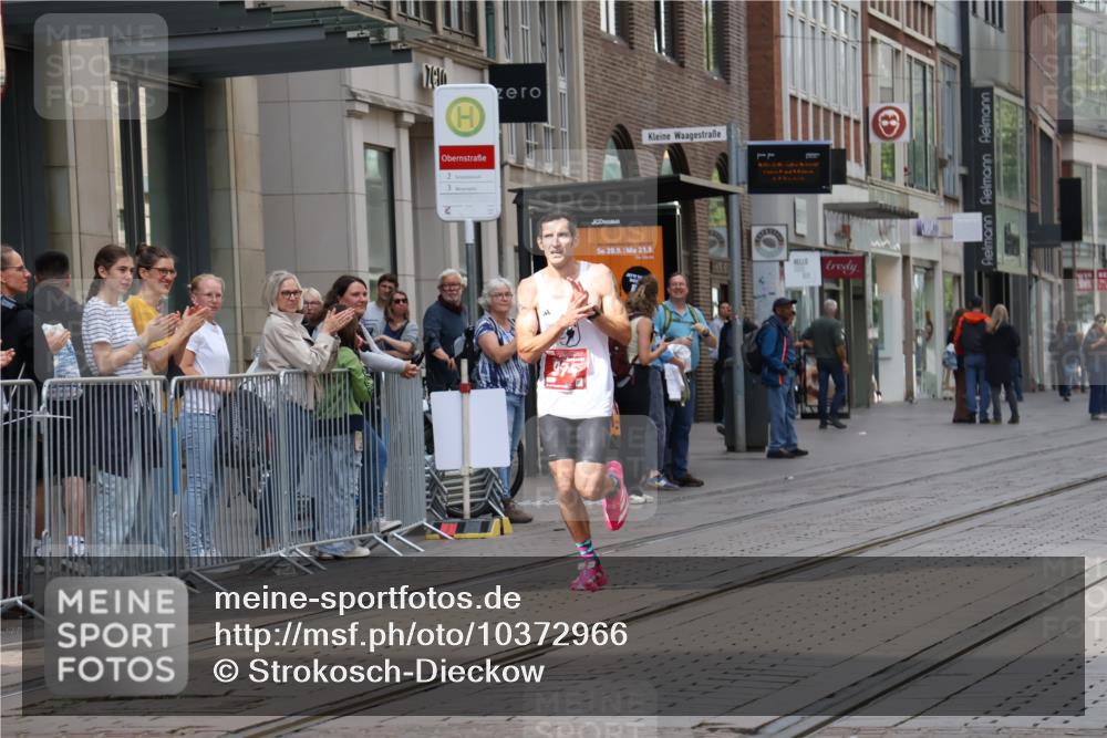 13.09.2026 - 21. swb-Marathon Bremen Strokosch-Dieckow http://msf.ph/oto/10372966 13.09.2026 12:20:30 Ziel 626, 1231, 974 meine-sportfotos.de