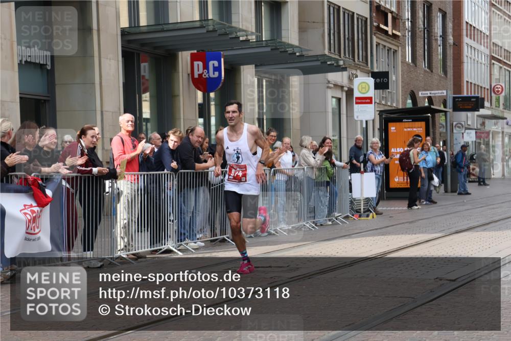 13.09.2026 - 21. swb-Marathon Bremen Strokosch-Dieckow http://msf.ph/oto/10373118 13.09.2026 12:20:32 Ziel 626, 1231, 974 meine-sportfotos.de