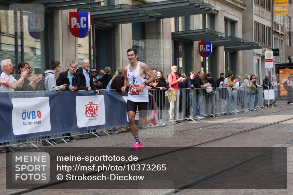 13.09.2026 - 21. swb-Marathon Bremen Strokosch-Dieckow http://msf.ph/oto/10373265 13.09.2026 12:20:33 Ziel 626, 1231, 974 meine-sportfotos.de