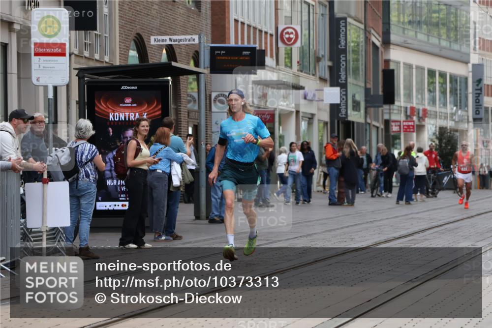 13.09.2026 - 21. swb-Marathon Bremen Strokosch-Dieckow http://msf.ph/oto/10373313 13.09.2026 12:20:53 Ziel 626, 626, 1231 meine-sportfotos.de