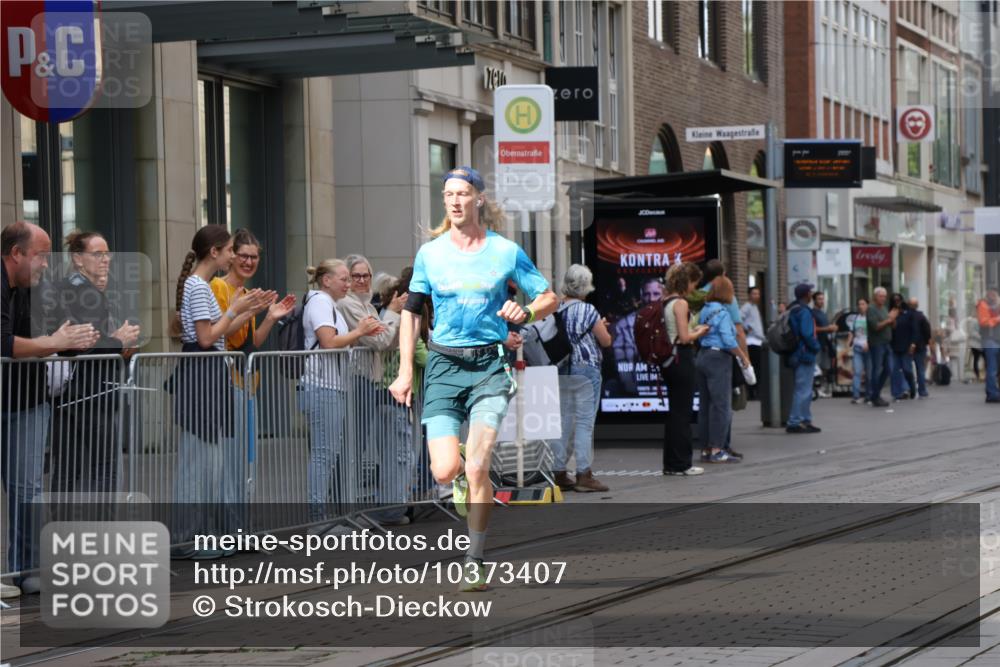 13.09.2026 - 21. swb-Marathon Bremen Strokosch-Dieckow http://msf.ph/oto/10373407 13.09.2026 12:20:55 Ziel 626, 1231 meine-sportfotos.de