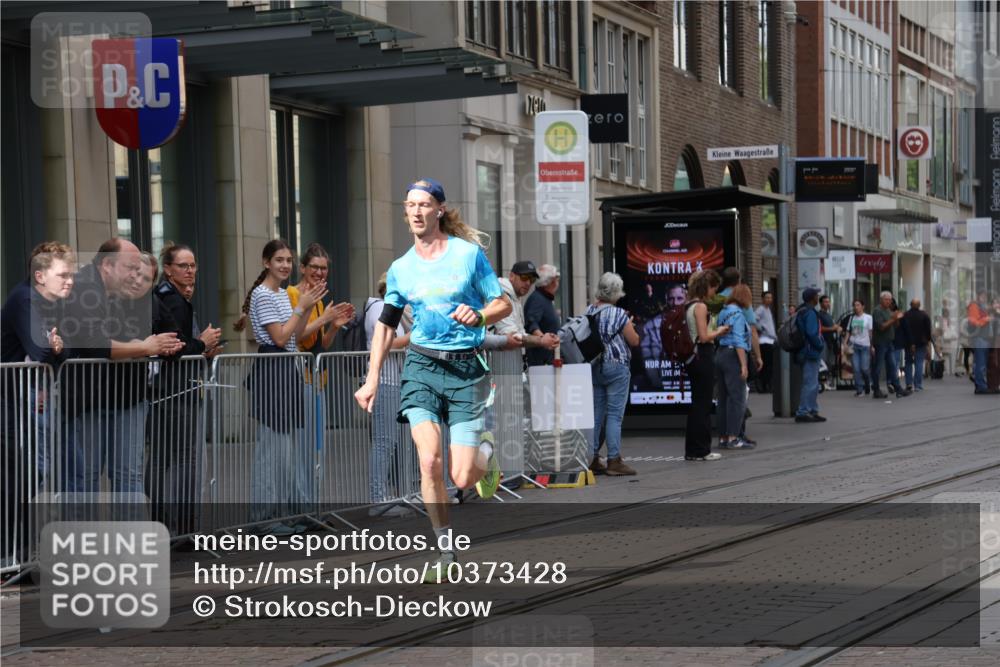 13.09.2026 - 21. swb-Marathon Bremen Strokosch-Dieckow http://msf.ph/oto/10373428 13.09.2026 12:20:55 Ziel 626, 1231 meine-sportfotos.de
