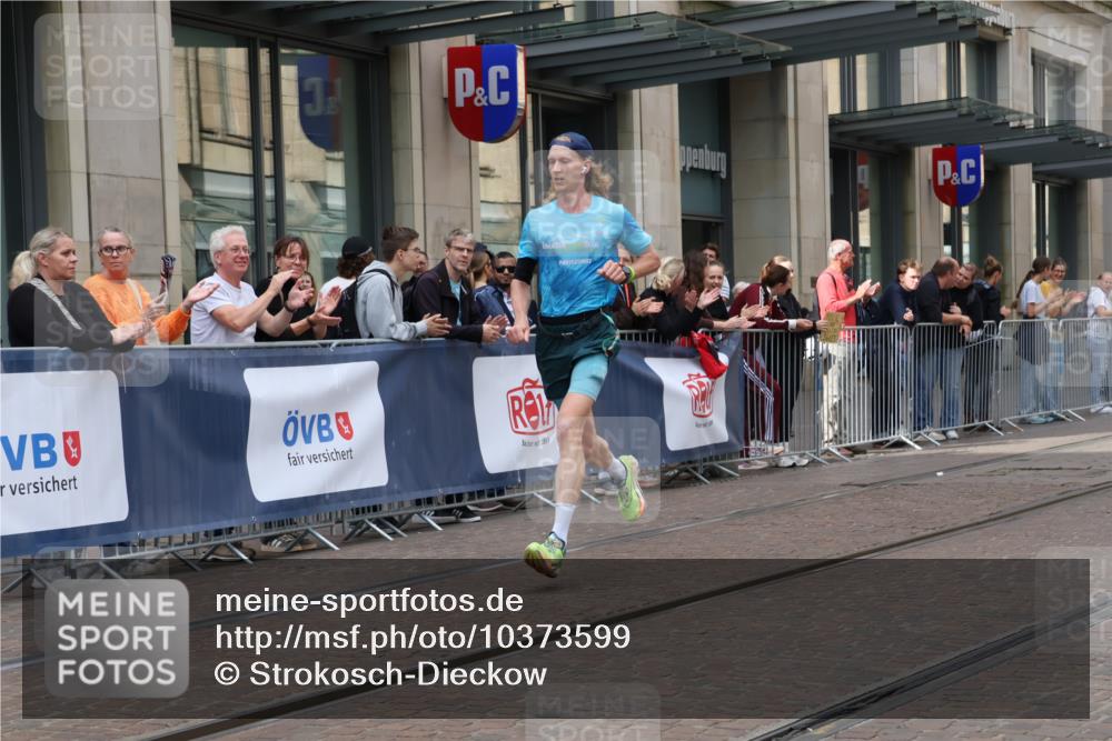 13.09.2026 - 21. swb-Marathon Bremen Strokosch-Dieckow http://msf.ph/oto/10373599 13.09.2026 12:20:58 Ziel 626, 1231 meine-sportfotos.de
