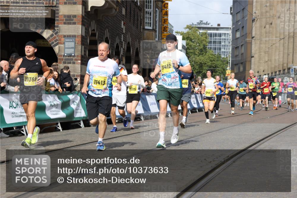 13.09.2026 - 21. swb-Marathon Bremen Strokosch-Dieckow http://msf.ph/oto/10373633 13.09.2026 11:01:59 Ziel 10181, 10251, 10332, 10497, 11075, 11150, 11305, 11324, 11412, 11413, 11479, 11486, 11550, 11551, 11666, 11668, 11747, 11788, 11798, 11985, 11986, 12047, 12379, 10173, 10439, 10473, 10500, 10617, 10636, 10803, 10924, 11249, 11576, 11811, 12016, 12042, 12094, 12134, 12135, 12145, 12360, 12437, 12506 meine-sportfotos.de