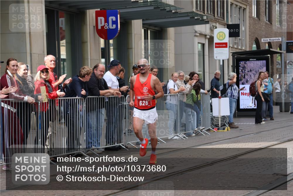 13.09.2026 - 21. swb-Marathon Bremen Strokosch-Dieckow http://msf.ph/oto/10373680 13.09.2026 12:21:07 Ziel 626 meine-sportfotos.de