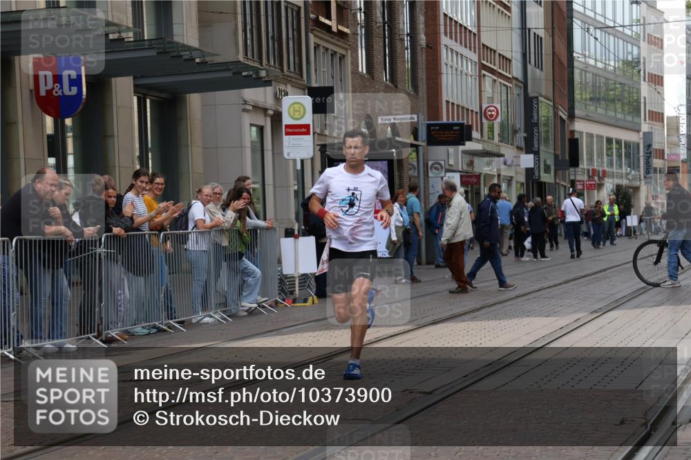 13.09.2026 - 21. swb-Marathon Bremen Strokosch-Dieckow http://msf.ph/oto/10373900 13.09.2026 12:22:11 Ziel 176, 1681 meine-sportfotos.de