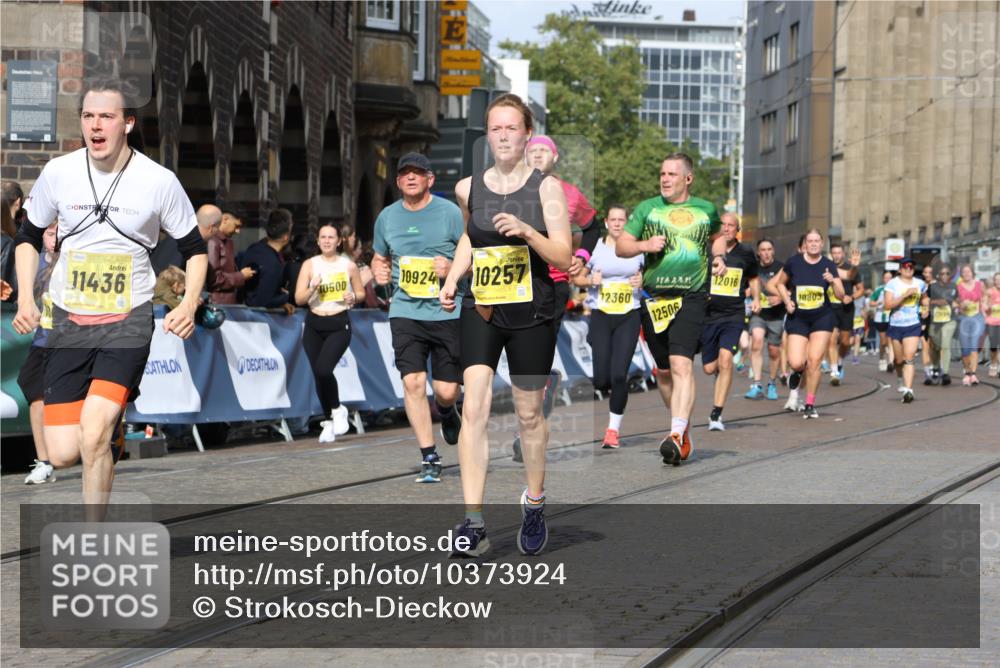 13.09.2026 - 21. swb-Marathon Bremen Strokosch-Dieckow http://msf.ph/oto/10373924 13.09.2026 11:02:08 Ziel 10332, 10409, 10444, 10497, 10817, 11075, 11115, 11150, 11268, 11305, 11369, 11412, 11413, 11479, 11486, 11668, 11747, 11859, 11985, 11986, 12095, 12379, 12412, 12466, 10153, 10154, 10173, 10273, 10274, 10278, 10331, 10338, 10439, 10636, 10738, 10885, 10915, 10943, 11249, 11505, 11576, 11811, 11853, 11886, 12042, 12094, 12134, 12135, 12437 meine-sportfotos.de