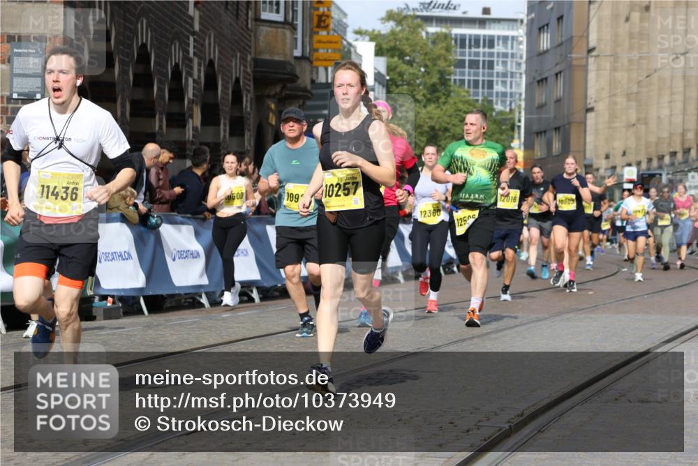 13.09.2026 - 21. swb-Marathon Bremen Strokosch-Dieckow http://msf.ph/oto/10373949 13.09.2026 11:02:08 Ziel 10332, 10409, 10444, 10497, 10817, 11075, 11115, 11150, 11268, 11305, 11369, 11412, 11413, 11479, 11486, 11668, 11747, 11859, 11985, 11986, 12095, 12379, 12412, 12466, 10153, 10154, 10173, 10273, 10274, 10278, 10331, 10338, 10439, 10636, 10738, 10885, 10915, 10943, 11249, 11505, 11576, 11811, 11853, 11886, 12042, 12094, 12134, 12135, 12437 meine-sportfotos.de