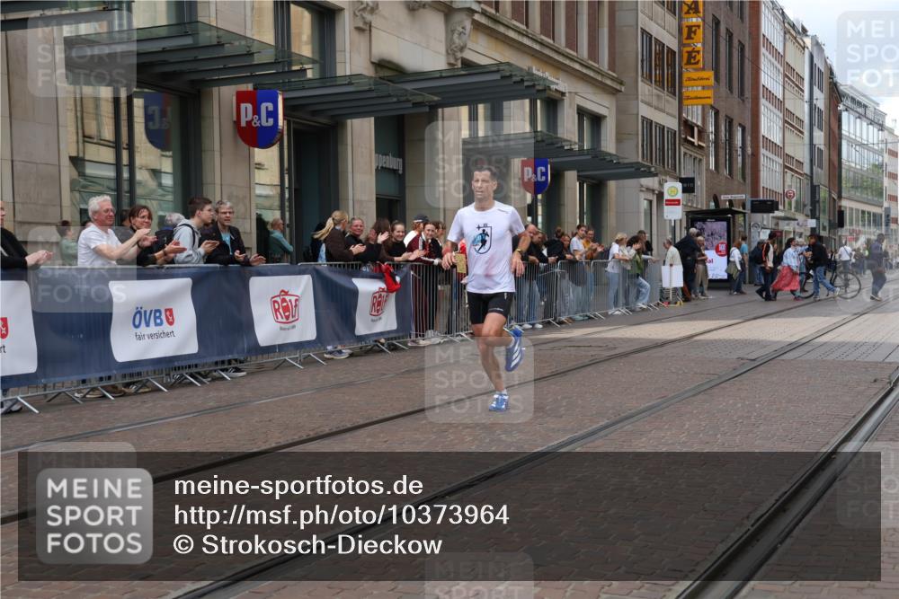 13.09.2026 - 21. swb-Marathon Bremen Strokosch-Dieckow http://msf.ph/oto/10373964 13.09.2026 12:22:13 Ziel 176, 1681 meine-sportfotos.de