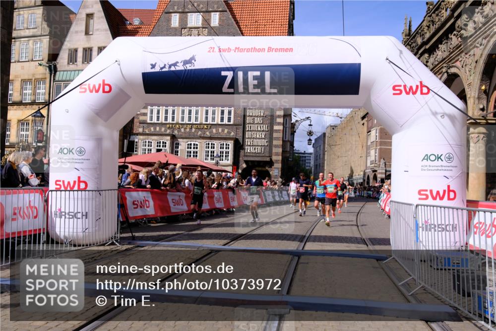13.09.2026 - 21. swb-Marathon Bremen Tim E. http://msf.ph/oto/10373972 13.09.2026 13:11:07 Ziel 384, 1385, 1498, 2021, 2347, 2759, 4023, 4475, 4571, 5066, 5152, 5155, 5168, 5314, 5387, 5648, 7115, 7136, 9622, 9659, 13248 meine-sportfotos.de