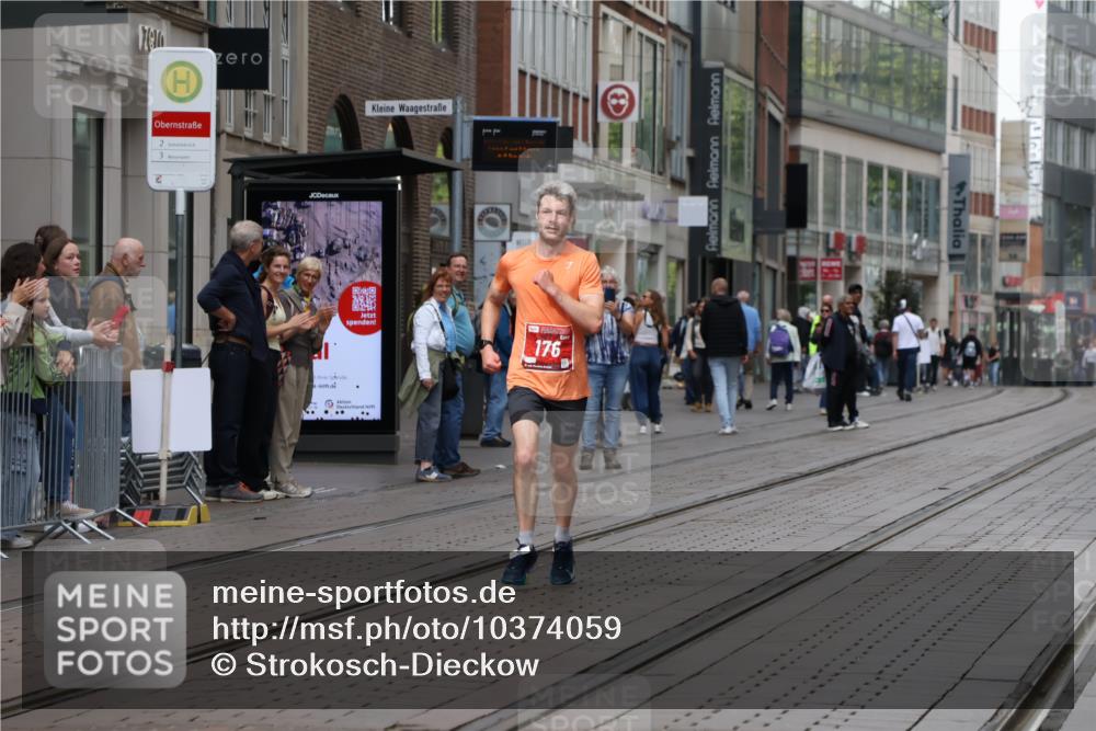 13.09.2026 - 21. swb-Marathon Bremen Strokosch-Dieckow http://msf.ph/oto/10374059 13.09.2026 12:22:44 Ziel 176 meine-sportfotos.de