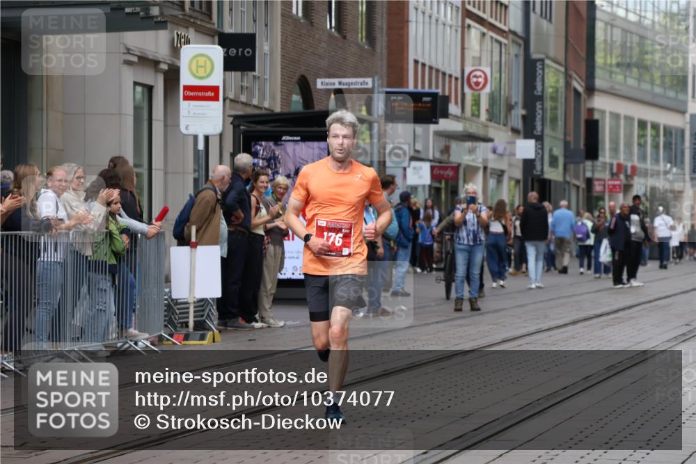 13.09.2026 - 21. swb-Marathon Bremen Strokosch-Dieckow http://msf.ph/oto/10374077 13.09.2026 12:22:45 Ziel 176 meine-sportfotos.de