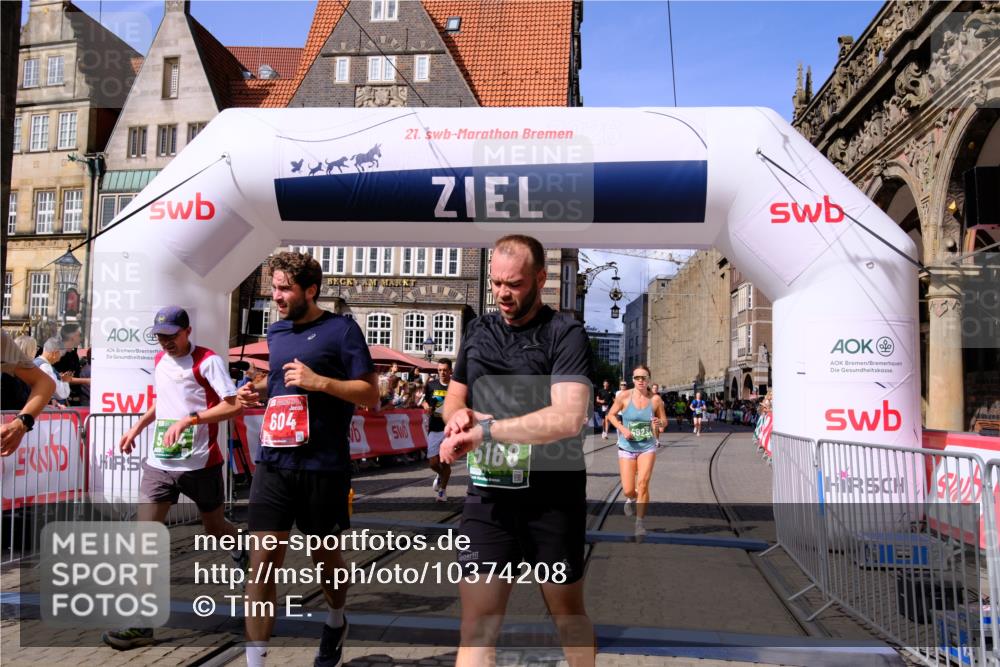 13.09.2026 - 21. swb-Marathon Bremen Tim E. http://msf.ph/oto/10374208 13.09.2026 13:11:13 Ziel 335, 384, 697, 1385, 1498, 2021, 2759, 4023, 4475, 4571, 5079, 5155, 5168, 5314, 5387, 6471, 6657, 7115, 7136, 8183, 9410, 9622, 9659, 13248 meine-sportfotos.de