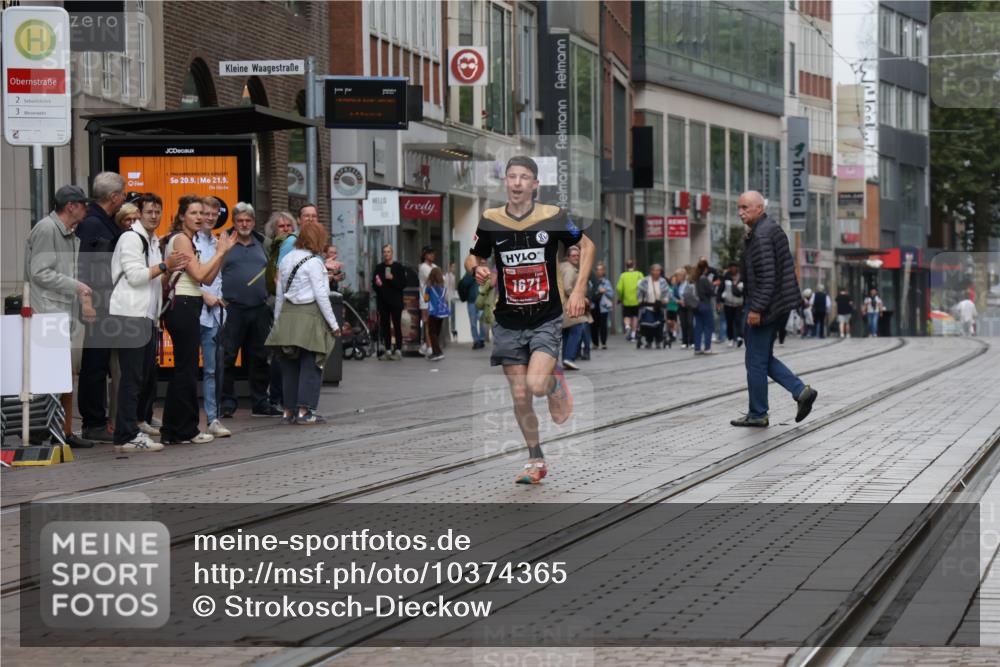 13.09.2026 - 21. swb-Marathon Bremen Strokosch-Dieckow http://msf.ph/oto/10374365 13.09.2026 12:26:05 Ziel 1671 meine-sportfotos.de