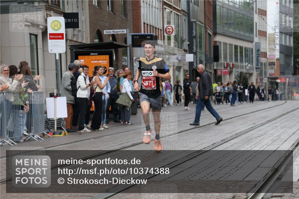 13.09.2026 - 21. swb-Marathon Bremen Strokosch-Dieckow http://msf.ph/oto/10374388 13.09.2026 12:26:06 Ziel 1671 meine-sportfotos.de