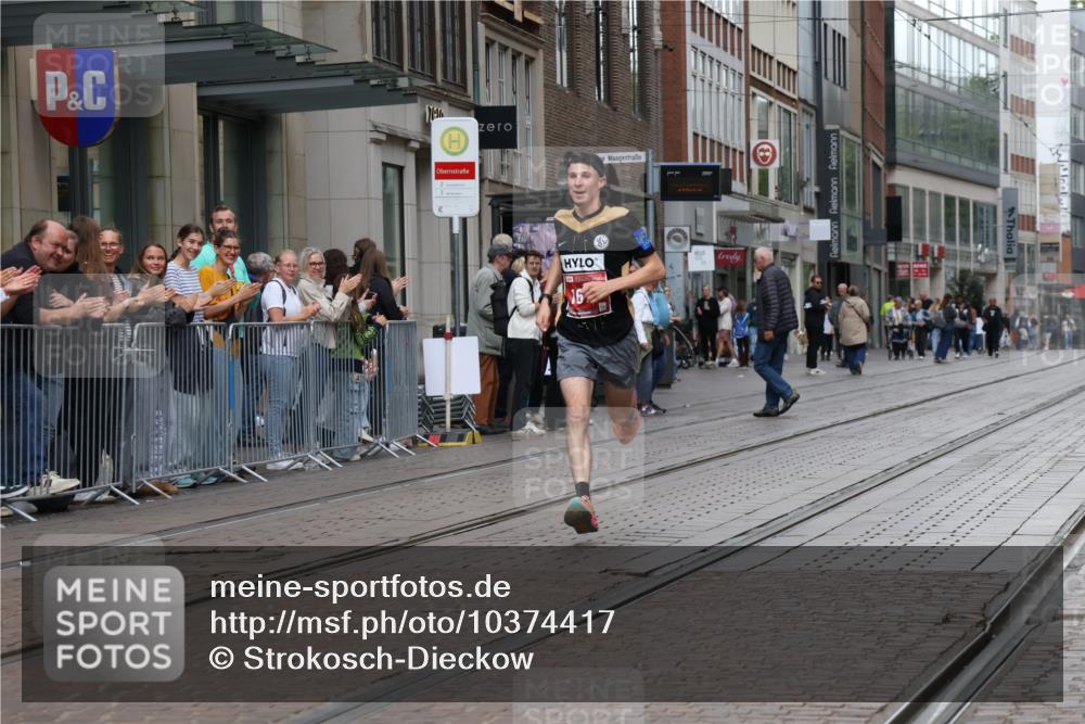 13.09.2026 - 21. swb-Marathon Bremen Strokosch-Dieckow http://msf.ph/oto/10374417 13.09.2026 12:26:07 Ziel 1671 meine-sportfotos.de