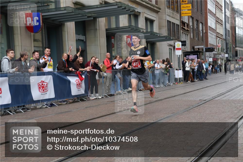 13.09.2026 - 21. swb-Marathon Bremen Strokosch-Dieckow http://msf.ph/oto/10374508 13.09.2026 12:26:08 Ziel 1671 meine-sportfotos.de