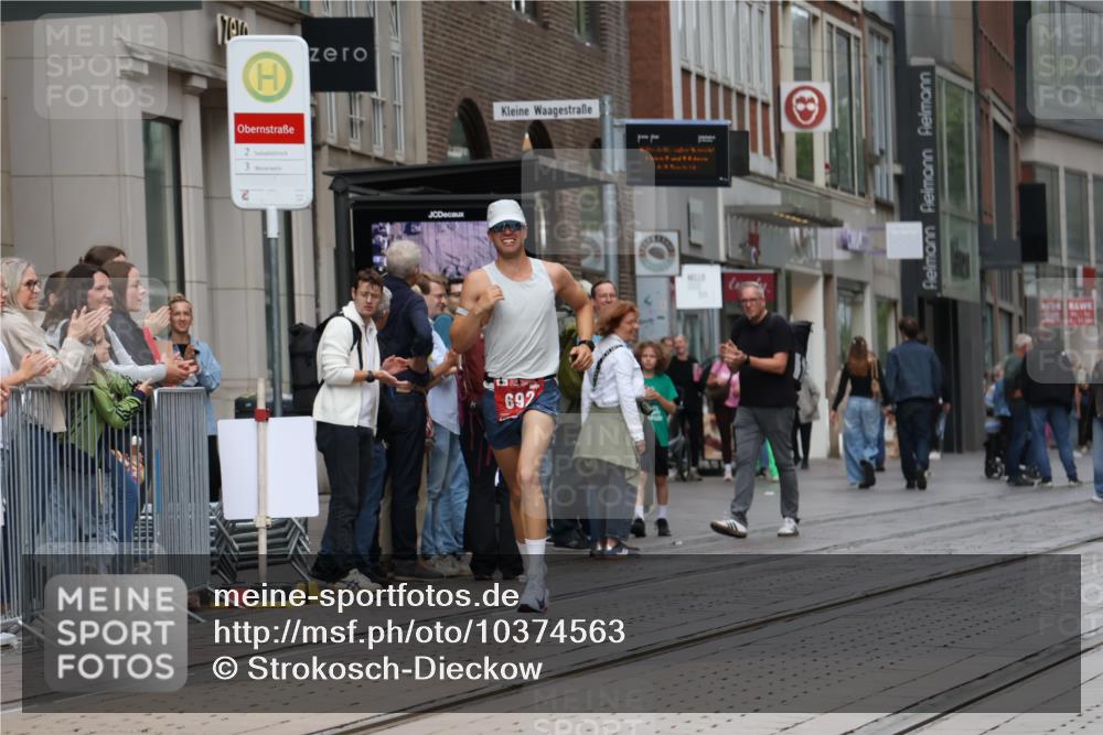 13.09.2026 - 21. swb-Marathon Bremen Strokosch-Dieckow http://msf.ph/oto/10374563 13.09.2026 12:27:09 Ziel 692 meine-sportfotos.de