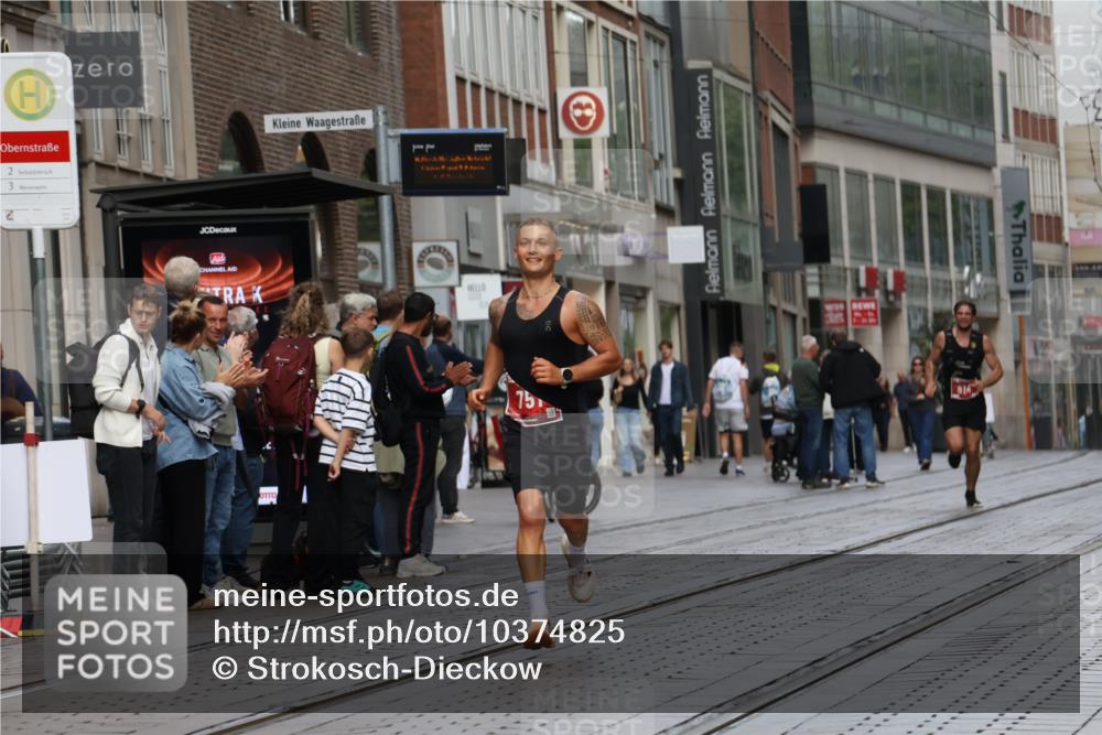 13.09.2026 - 21. swb-Marathon Bremen Strokosch-Dieckow http://msf.ph/oto/10374825 13.09.2026 12:28:21 Ziel 443, 2054, 614, 751 meine-sportfotos.de