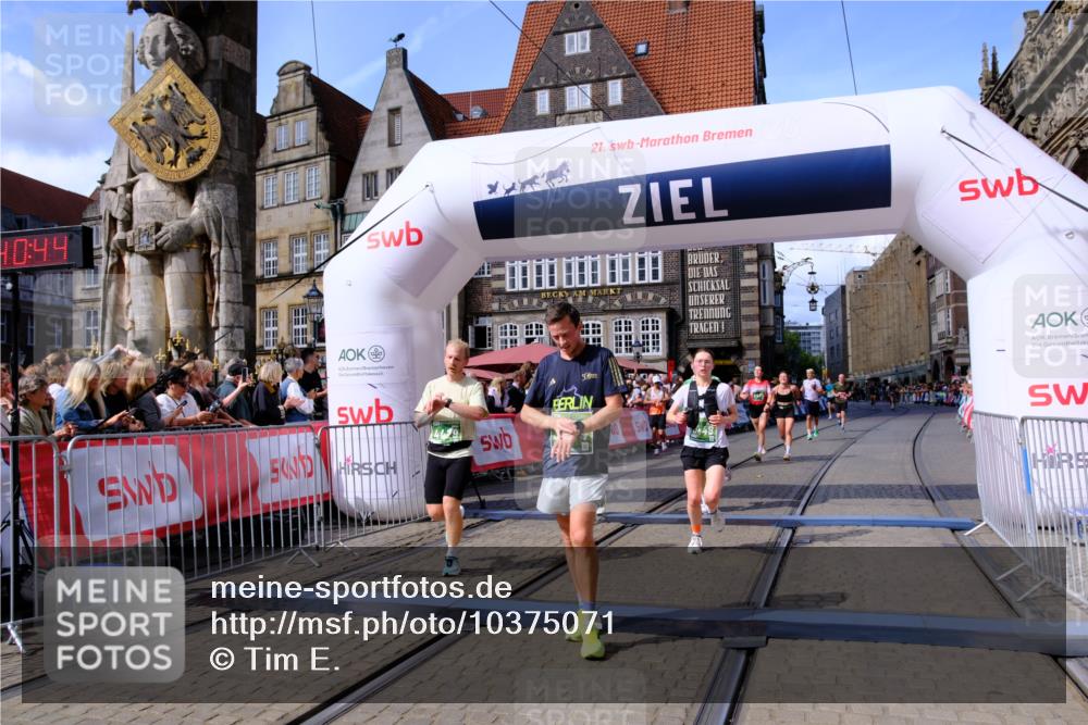 13.09.2026 - 21. swb-Marathon Bremen Tim E. http://msf.ph/oto/10375071 13.09.2026 13:11:32 Ziel 335, 1349, 2087, 3440, 3448, 3484, 3647, 3899, 4429, 6274, 8183, 8474, 9291, 9410, 9618, 9762 meine-sportfotos.de