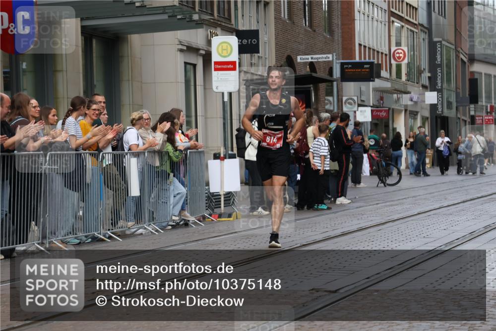 13.09.2026 - 21. swb-Marathon Bremen Strokosch-Dieckow http://msf.ph/oto/10375148 13.09.2026 12:28:30 Ziel 796, 443, 614, 751, 2054 meine-sportfotos.de