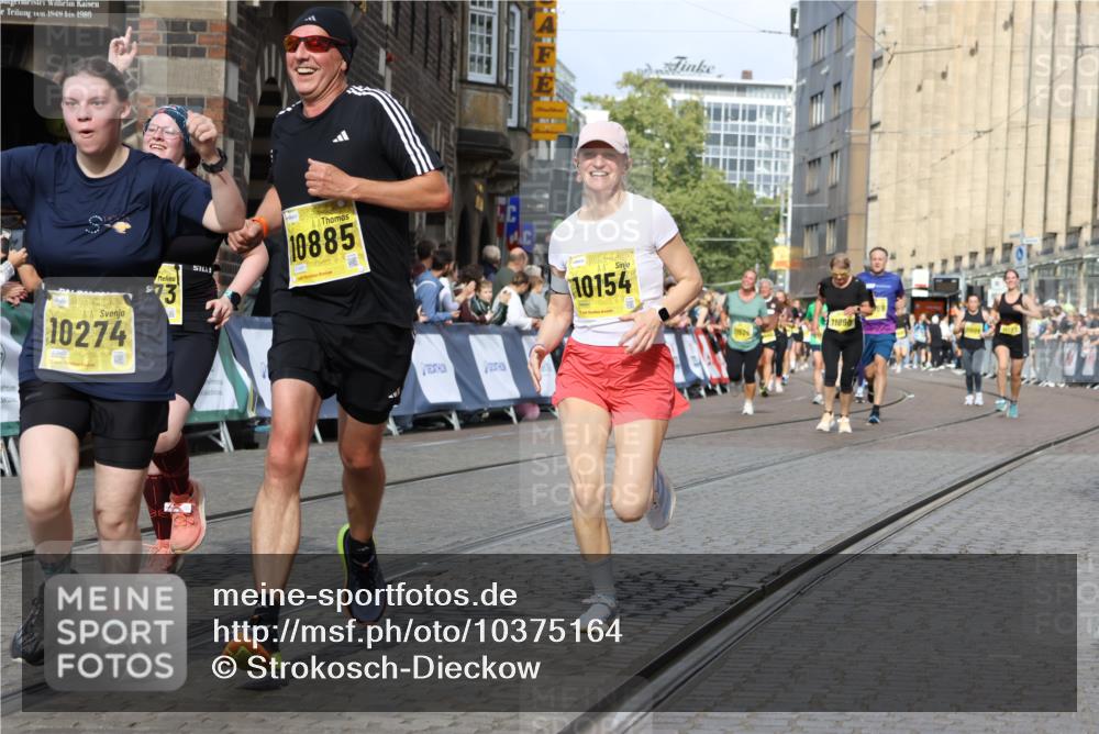 13.09.2026 - 21. swb-Marathon Bremen Strokosch-Dieckow http://msf.ph/oto/10375164 13.09.2026 11:02:32 Ziel 10153, 10154, 10173, 10274, 10331, 10338, 10439, 10473, 10500, 10617, 10636, 10738, 10803, 10885, 10915, 10924, 10943, 11249, 11505, 11576, 11811, 11853, 11886, 12016, 12042, 12094, 12134, 12135, 12145, 12360, 12437, 12506, 10190, 10296, 10633, 10783, 10945, 10985, 11096, 11261, 11662, 11701, 11719, 11776, 11945, 12154, 12429, 12451 meine-sportfotos.de