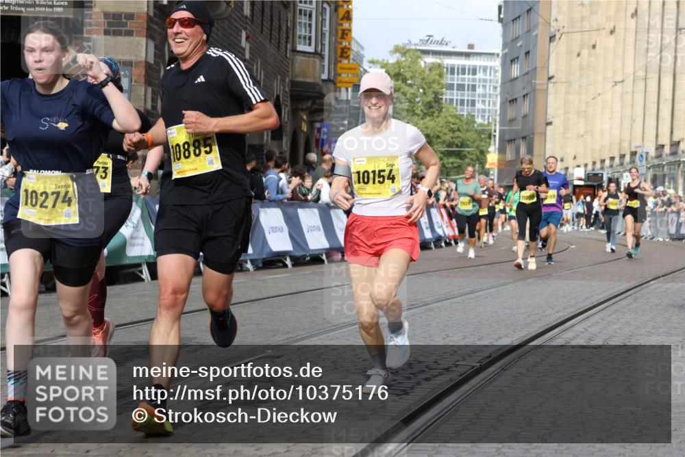 13.09.2026 - 21. swb-Marathon Bremen Strokosch-Dieckow http://msf.ph/oto/10375176 13.09.2026 11:02:33 Ziel 10153, 10154, 10173, 10273, 10274, 10278, 10331, 10338, 10439, 10473, 10500, 10636, 10738, 10803, 10885, 10915, 10943, 11249, 11505, 11576, 11811, 11853, 11886, 12016, 12042, 12094, 12134, 12135, 12437, 12506, 10190, 10296, 10633, 10783, 10945, 10954, 10985, 11096, 11107, 11261, 11662, 11701, 11719, 11776, 12071, 12154, 12429, 12451 meine-sportfotos.de