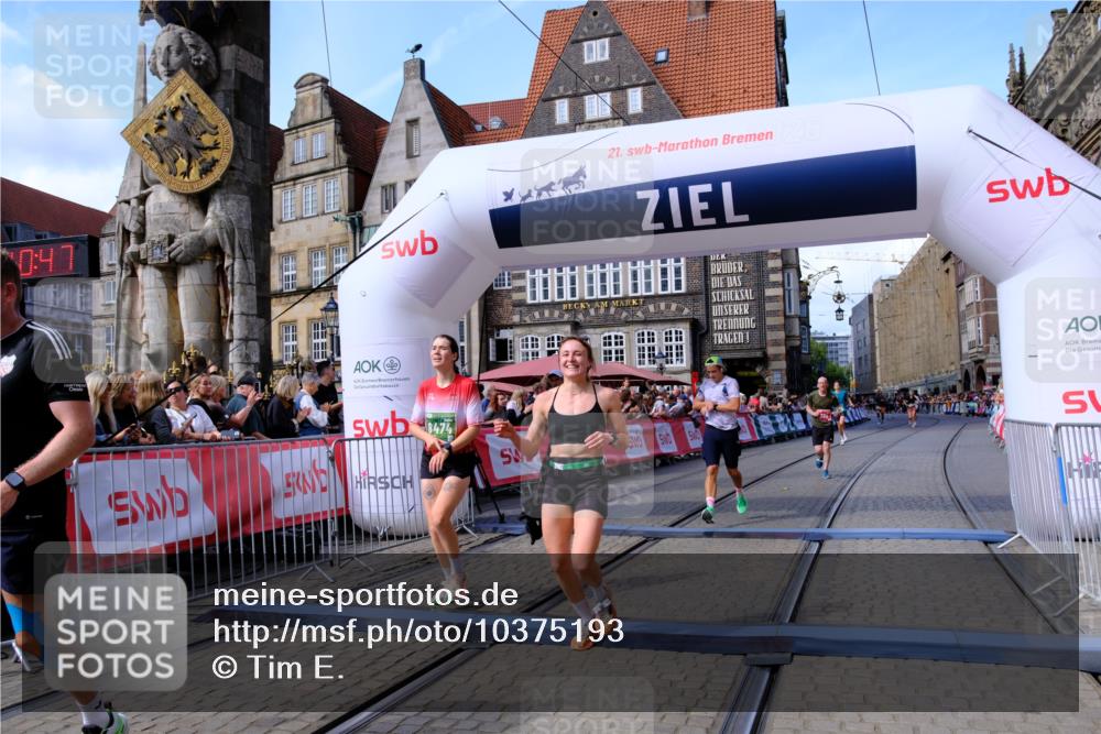 13.09.2026 - 21. swb-Marathon Bremen Tim E. http://msf.ph/oto/10375193 13.09.2026 13:11:36 Ziel 1349, 2087, 3440, 3448, 3484, 3899, 4429, 6274, 8474, 9291, 9618, 9762 meine-sportfotos.de