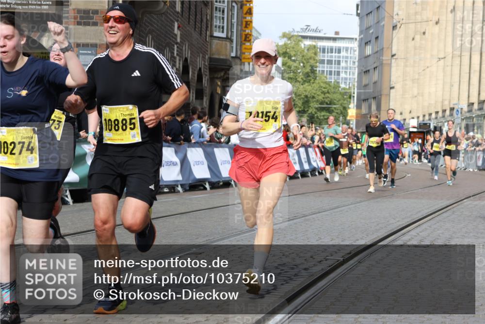 13.09.2026 - 21. swb-Marathon Bremen Strokosch-Dieckow http://msf.ph/oto/10375210 13.09.2026 11:02:33 Ziel 10153, 10154, 10173, 10273, 10274, 10278, 10331, 10338, 10439, 10473, 10500, 10636, 10738, 10803, 10885, 10915, 10943, 11249, 11505, 11576, 11811, 11853, 11886, 12016, 12042, 12094, 12134, 12135, 12437, 12506, 10190, 10296, 10633, 10783, 10945, 10954, 10985, 11096, 11107, 11261, 11662, 11701, 11719, 11776, 12071, 12154, 12429, 12451 meine-sportfotos.de