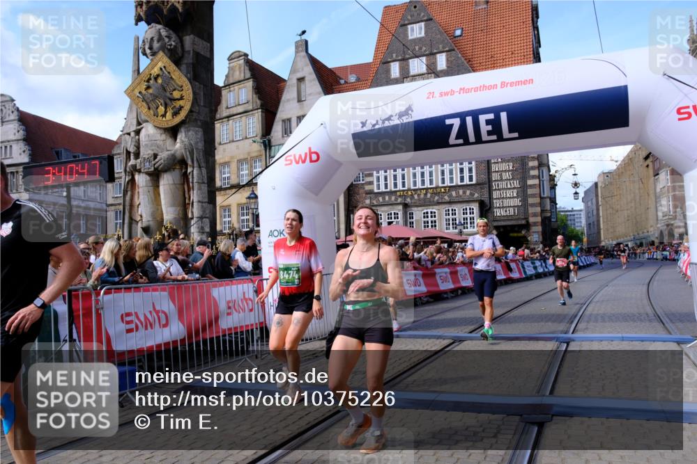 13.09.2026 - 21. swb-Marathon Bremen Tim E. http://msf.ph/oto/10375226 13.09.2026 13:11:36 Ziel 1349, 2087, 3440, 3448, 3484, 3899, 4429, 6274, 8474, 9291, 9618, 9762 meine-sportfotos.de