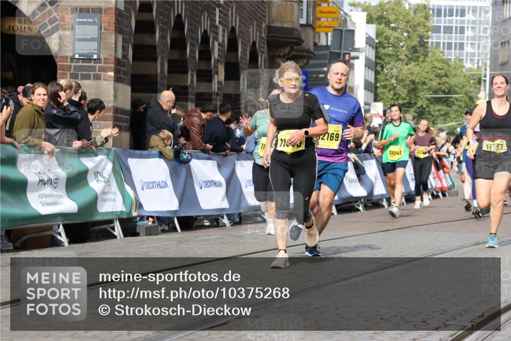 13.09.2026 - 21. swb-Marathon Bremen Strokosch-Dieckow http://msf.ph/oto/10375268 13.09.2026 11:02:37 Ziel 10153, 10154, 10173, 10273, 10274, 10278, 10331, 10338, 10439, 10473, 10636, 10738, 10885, 10915, 10943, 11249, 11505, 11576, 11811, 11853, 11886, 12042, 12094, 12134, 12135, 12437, 10190, 10296, 10633, 10783, 10945, 10954, 10955, 10985, 11096, 11107, 11564, 11701, 11719, 11730, 11776, 11785, 12071, 12154, 12247, 12451, 12465 meine-sportfotos.de