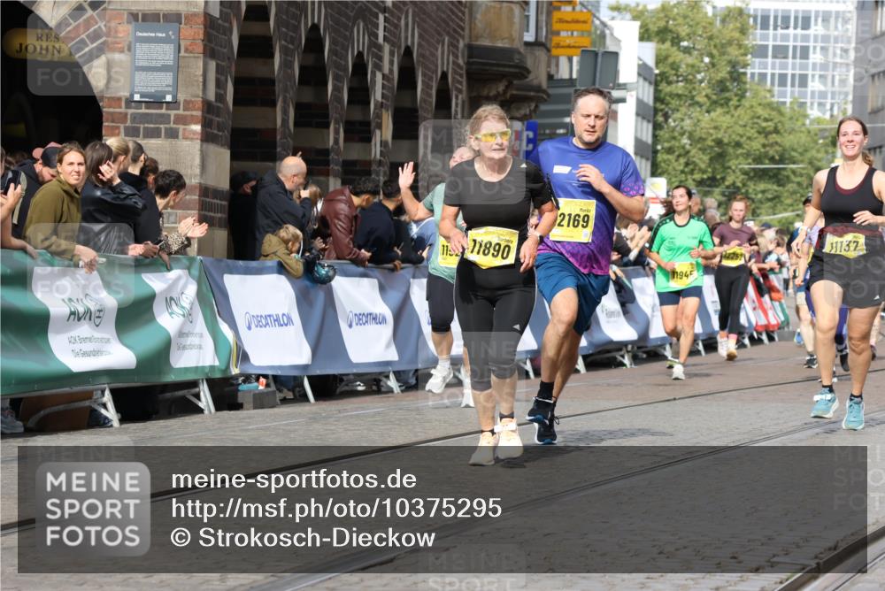 13.09.2026 - 21. swb-Marathon Bremen Strokosch-Dieckow http://msf.ph/oto/10375295 13.09.2026 11:02:37 Ziel 10153, 10154, 10173, 10273, 10274, 10278, 10331, 10338, 10439, 10473, 10636, 10738, 10885, 10915, 10943, 11249, 11505, 11576, 11811, 11853, 11886, 12042, 12094, 12134, 12135, 12437, 10190, 10296, 10633, 10783, 10945, 10954, 10955, 10985, 11096, 11107, 11564, 11701, 11719, 11730, 11776, 11785, 12071, 12154, 12247, 12451, 12465 meine-sportfotos.de