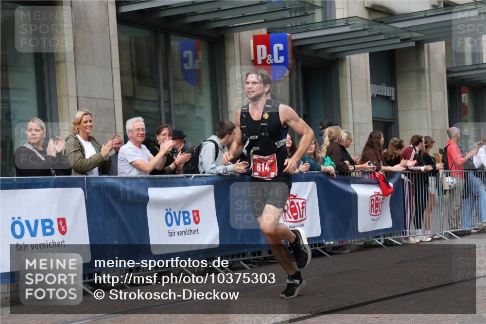 13.09.2026 - 21. swb-Marathon Bremen Strokosch-Dieckow http://msf.ph/oto/10375303 13.09.2026 12:28:33 Ziel 317, 608, 796, 1046, 443, 614, 751, 2054 meine-sportfotos.de
