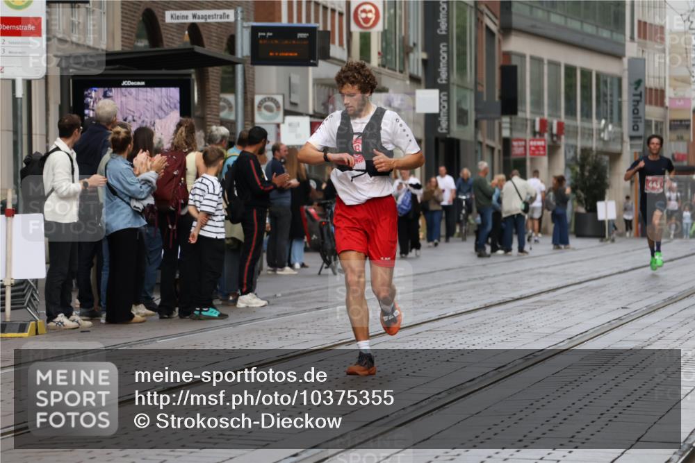 13.09.2026 - 21. swb-Marathon Bremen Strokosch-Dieckow http://msf.ph/oto/10375355 13.09.2026 12:28:37 Ziel 317, 608, 796, 1046, 443, 614, 2054 meine-sportfotos.de