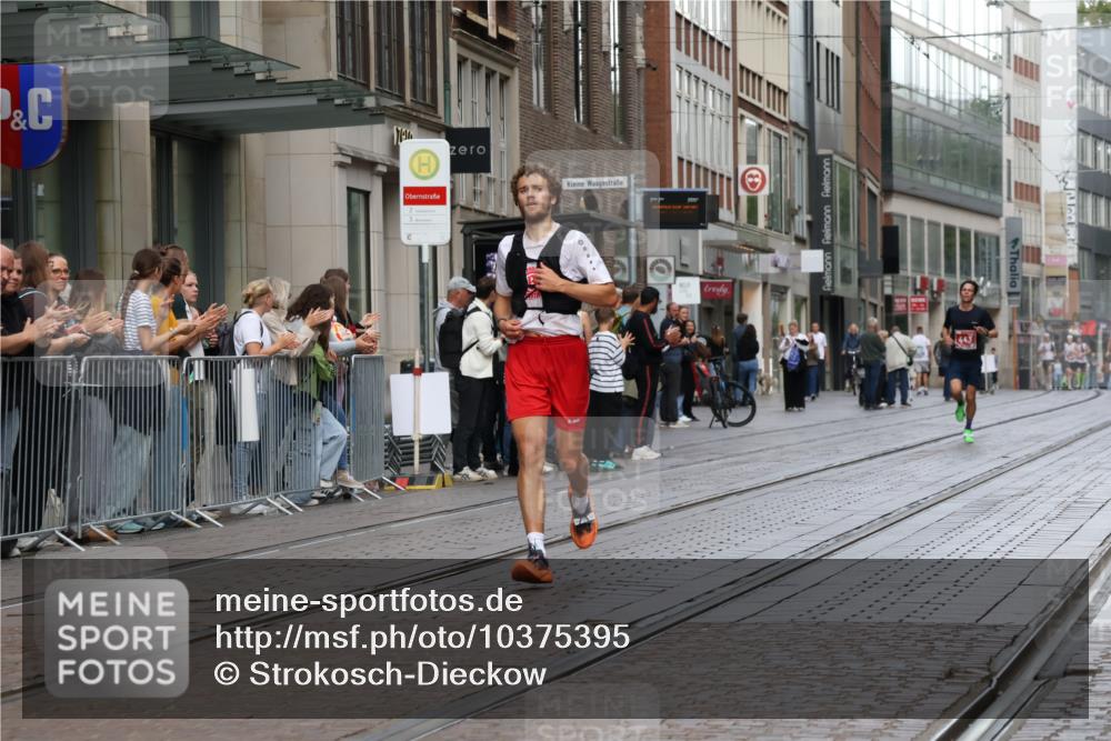 13.09.2026 - 21. swb-Marathon Bremen Strokosch-Dieckow http://msf.ph/oto/10375395 13.09.2026 12:28:39 Ziel 317, 608, 796, 1046, 443, 614, 2054 meine-sportfotos.de
