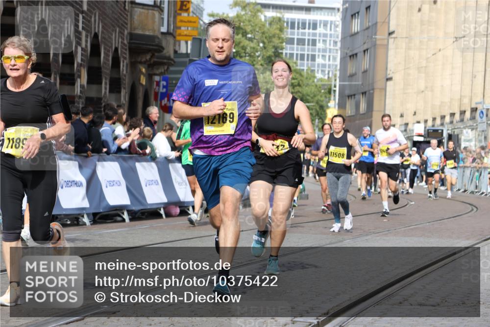 13.09.2026 - 21. swb-Marathon Bremen Strokosch-Dieckow http://msf.ph/oto/10375422 13.09.2026 11:02:38 Ziel 10153, 10154, 10173, 10273, 10274, 10278, 10331, 10338, 10439, 10473, 10636, 10738, 10885, 10915, 10943, 11249, 11505, 11576, 11811, 11853, 11886, 12042, 12094, 12134, 12135, 12437, 10190, 10296, 10633, 10783, 10945, 10954, 10955, 10985, 11096, 11107, 11564, 11701, 11719, 11730, 11776, 11785, 12071, 12154, 12247, 12451, 12465 meine-sportfotos.de
