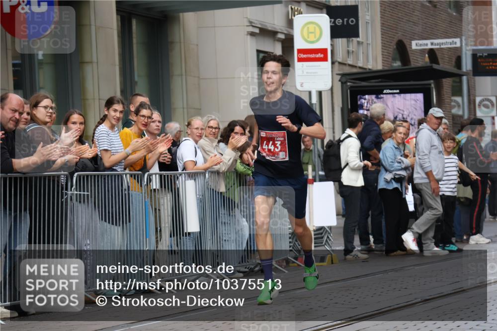 13.09.2026 - 21. swb-Marathon Bremen Strokosch-Dieckow http://msf.ph/oto/10375513 13.09.2026 12:28:43 Ziel 317, 608, 796, 1046, 443, 2054 meine-sportfotos.de