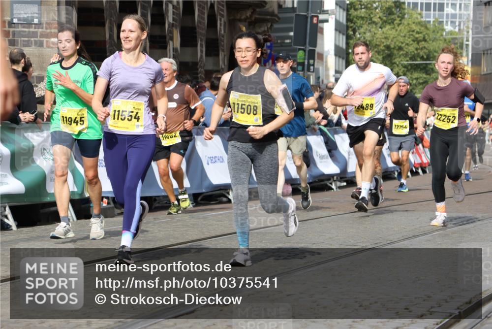13.09.2026 - 21. swb-Marathon Bremen Strokosch-Dieckow http://msf.ph/oto/10375541 13.09.2026 11:02:41 Ziel 10153, 10154, 10173, 10273, 10274, 10278, 10331, 10338, 10439, 10636, 10738, 10885, 10915, 10943, 11137, 11249, 11505, 11526, 11576, 11853, 11886, 11890, 12042, 12094, 12134, 12135, 12169, 10190, 10296, 10633, 10783, 10945, 10954, 10955, 10985, 11096, 11107, 11564, 11697, 11701, 11719, 11730, 11776, 11785, 12071, 12247, 12465 meine-sportfotos.de