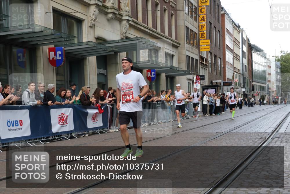 13.09.2026 - 21. swb-Marathon Bremen Strokosch-Dieckow http://msf.ph/oto/10375731 13.09.2026 12:29:08 Ziel 821, 1651, 317, 608, 796, 1046 meine-sportfotos.de