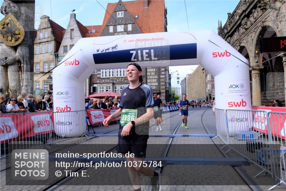 13.09.2026 - 21. swb-Marathon Bremen Tim E. http://msf.ph/oto/10375784 13.09.2026 13:12:11 Ziel 493, 826, 863, 2444, 3336, 4368, 4651, 4698, 5521, 5585, 5893, 6668, 8996, 9398, 13055 meine-sportfotos.de