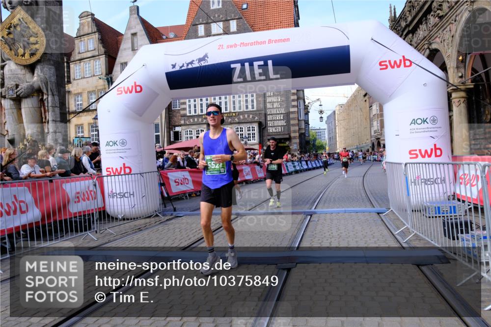 13.09.2026 - 21. swb-Marathon Bremen Tim E. http://msf.ph/oto/10375849 13.09.2026 13:12:16 Ziel 493, 826, 863, 2444, 2447, 2820, 3336, 3703, 4283, 4368, 4698, 5521, 5893, 6668, 6739, 7621, 9398 meine-sportfotos.de