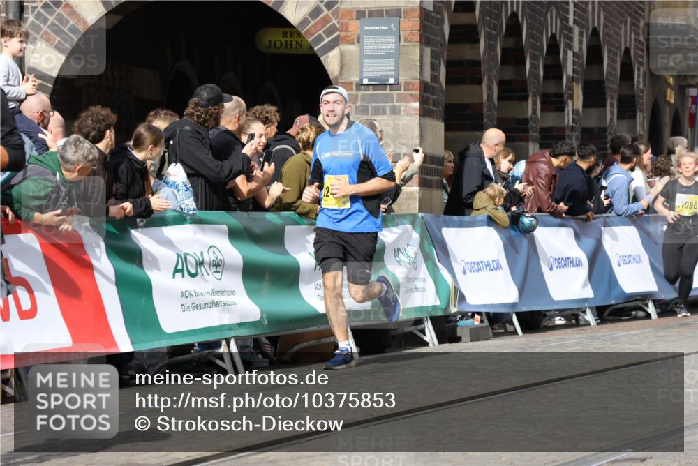 13.09.2026 - 21. swb-Marathon Bremen Strokosch-Dieckow http://msf.ph/oto/10375853 13.09.2026 11:02:49 Ziel 10153, 10154, 10273, 10274, 10278, 10338, 10738, 10885, 10915, 11137, 11261, 11505, 11508, 11526, 11554, 11662, 11853, 11886, 11890, 11945, 12169, 12252, 12429, 12489, 10185, 10715, 10731, 11095, 11313, 11564, 11697, 11730, 11785, 12247, 12421, 12432, 12448, 12465, 12483 meine-sportfotos.de